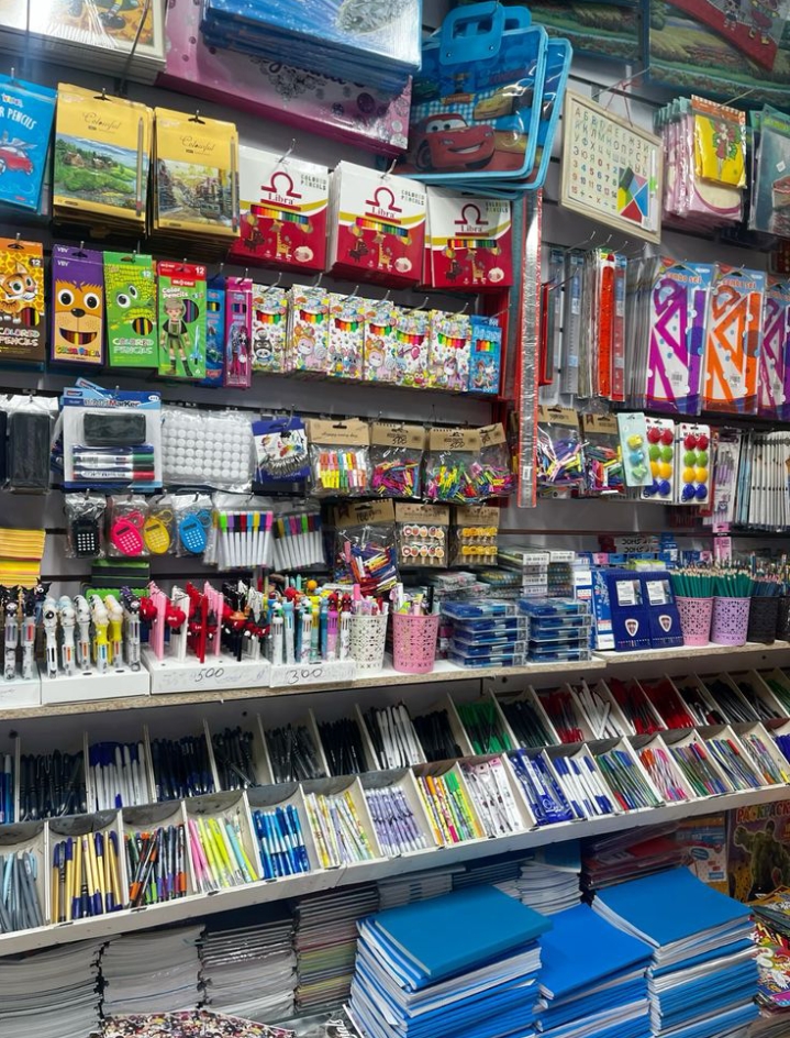 مكتبة زويل… عالم الأدوات المدرسية والهدايا